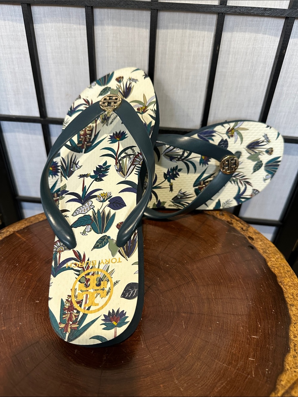 Tory Burch Designer Wisteria Lark Logo Flip-Flop Sandals EUC